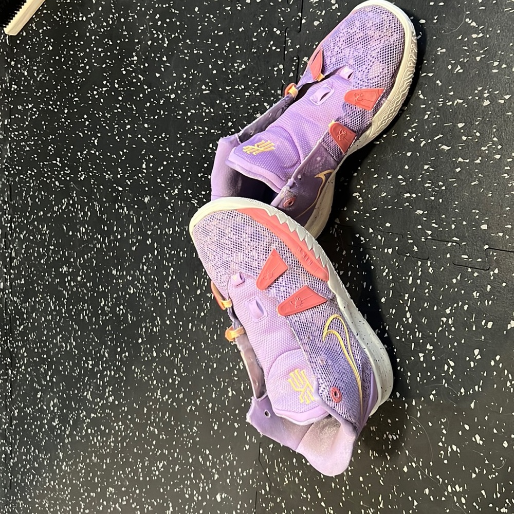 Nike Basketball Shoes Kyrie 7 Daughters GS CT4080-501 Lilac Indigo Blue Size 6Y